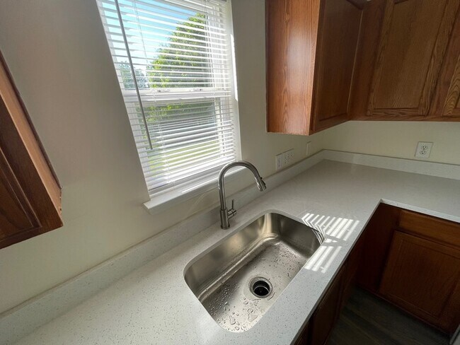 Building Photo - 6228 Sid Crane Dr