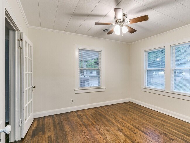 Building Photo - 3 Bedroom 1 Bath home in Shawnee!