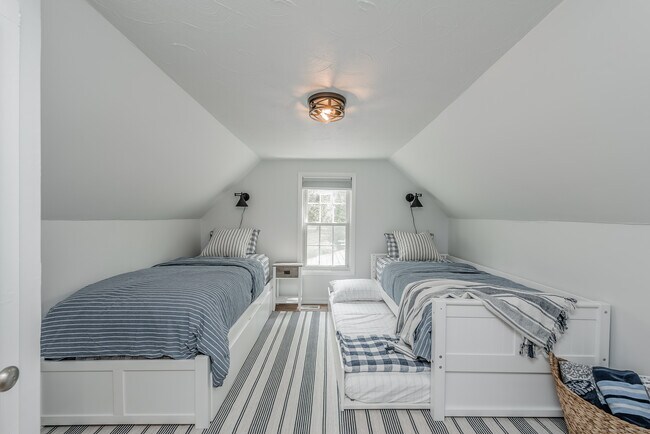 Building Photo - 21 Elsmere Rd