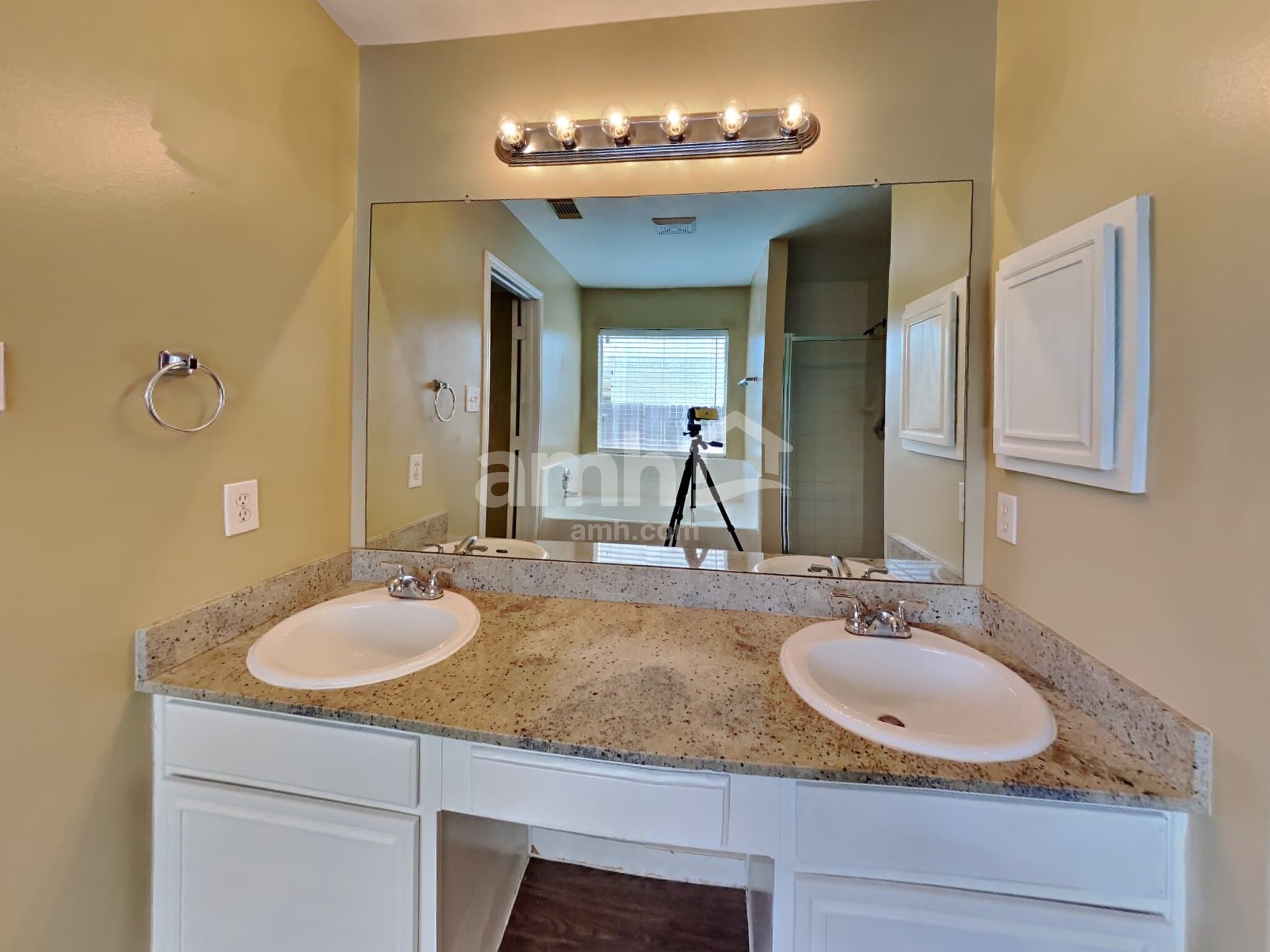 Building Photo - 9812 Fair Brook Way