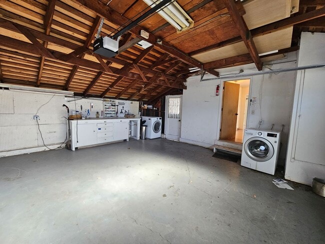 Building Photo - Beautifully updated 3-bedroom, 2-bath single-story home in one of El Sobrante’s most desirable ne...