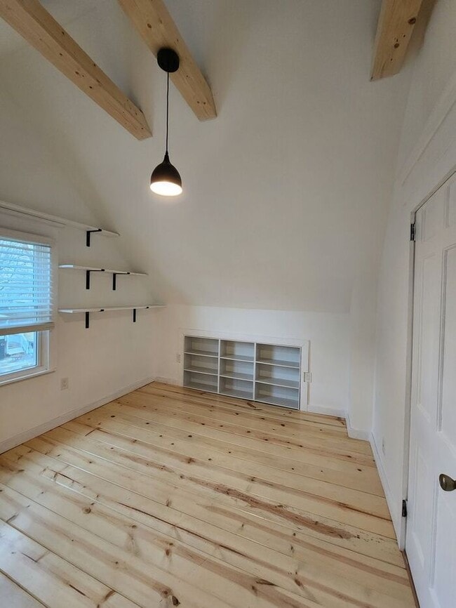 Building Photo - Beautiful and Spacious 3BR 2BA Home w/ Remodeled Kitchen • Patio & Fenced Yard in St. Matthews