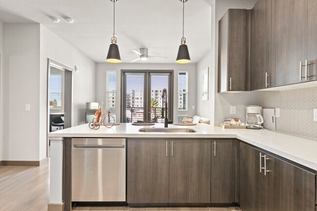 Building Photo - 400 N 2nd Ave