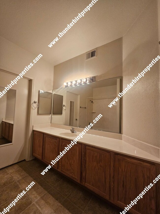 Building Photo - MOVE IN SPECIAL $200 OFF FIRST MONTH'S REN...