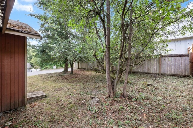 Building Photo - MOVE IN READY! Tumwater rambler 2 beds plus den 1.5 baths. No Pets.