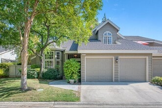 Building Photo - 2727 W Bluff Ave