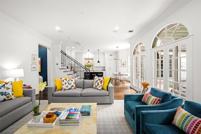 Building Photo - 5527 Briar Dr