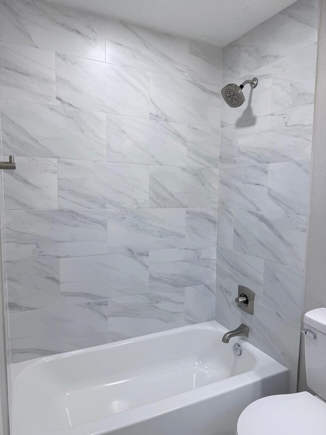 Building Photo - 1315 Tiny Tree Dr