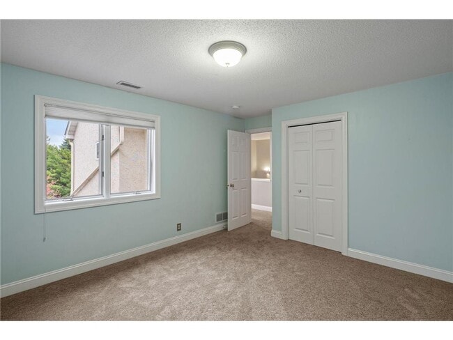 Building Photo - 517 River St