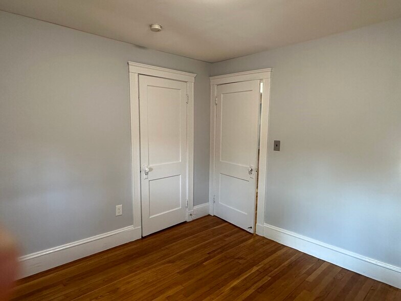 Building Photo - 18 Symmes St