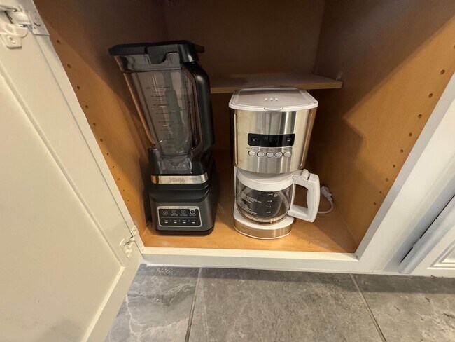 Building Photo - GATED COMMUNITY  |  STONE OAK  |  4 BEDROOMS + HUGE LOFT  |  SMALL LOFT/NURSERY/OFFICE/  |  EXCEL...