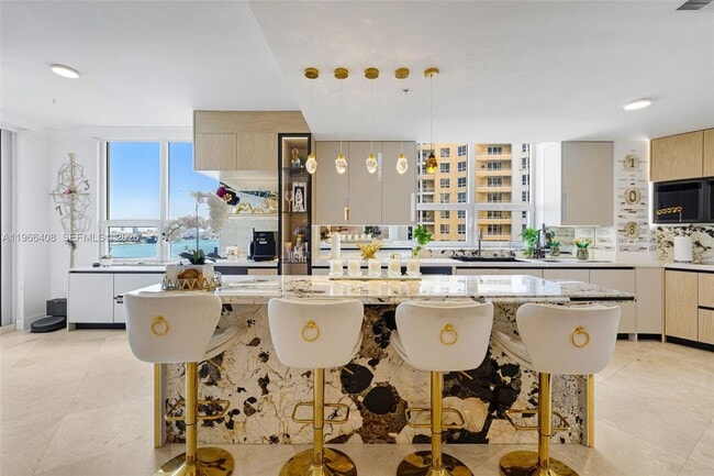 Building Photo - 848 Brickell Key Dr