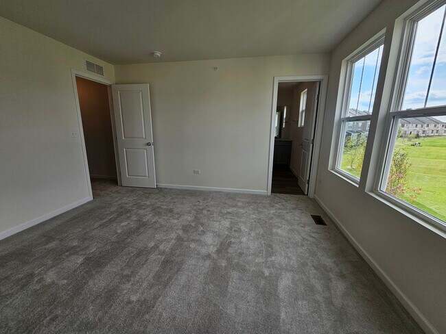 Building Photo - 5954 Hawkweed Dr