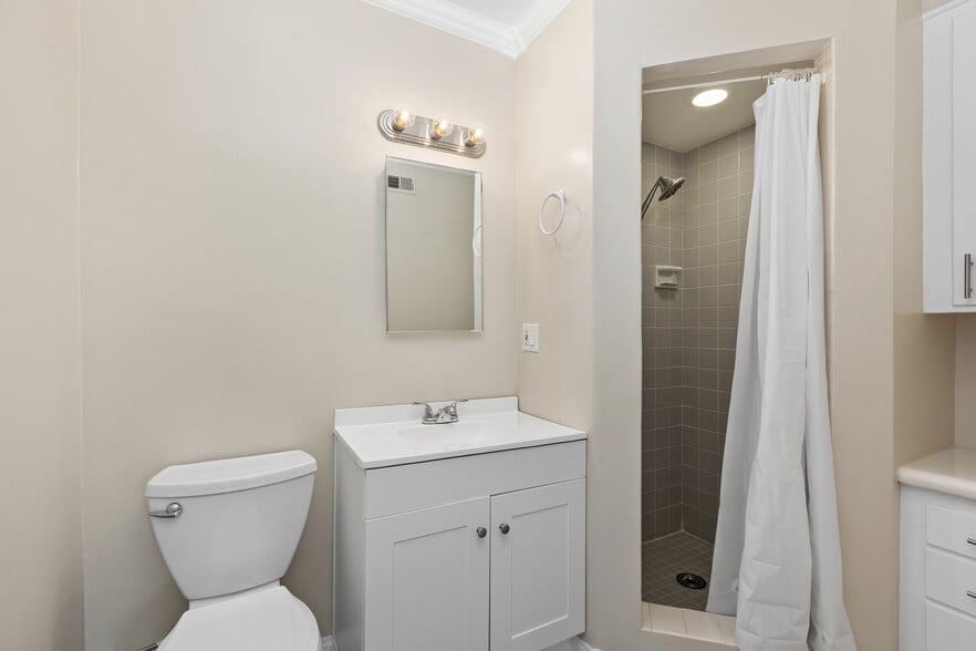 Building Photo - 7741 High St