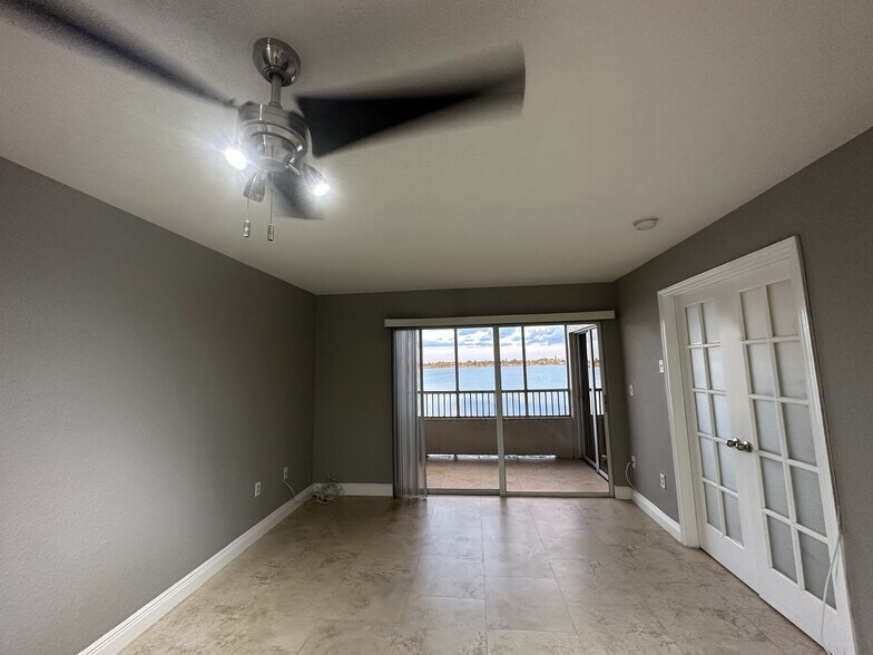 Building Photo - 2811 N Oakland Forest Dr