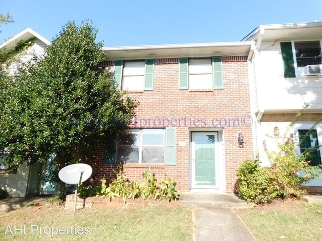 Building Photo - 3 br, 1.5 bath House - 2540 Hampstead Drive