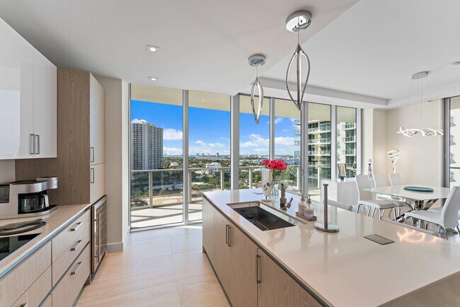 Building Photo - 3100 N Ocean Dr