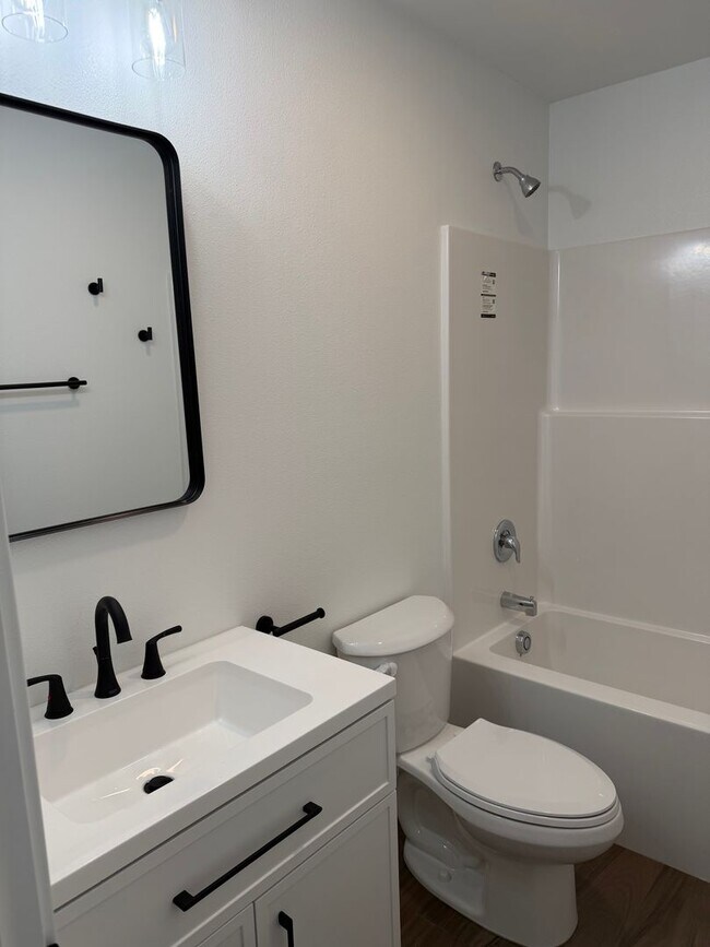 Building Photo - Brand new 3 bedroom 3 full bath townhouse in Thurston! MOVE IN SPECIAL!