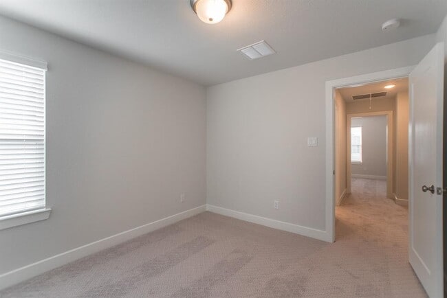 Building Photo - 155 Renodes Garden Ln