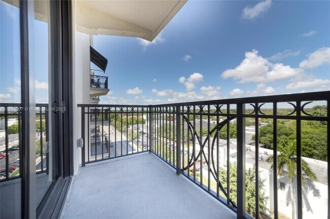Building Photo - 301 Altara Ave