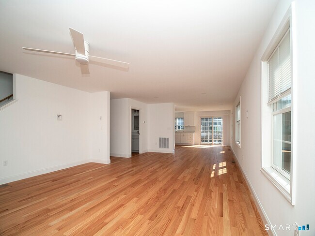 Building Photo - 44 Mettler St