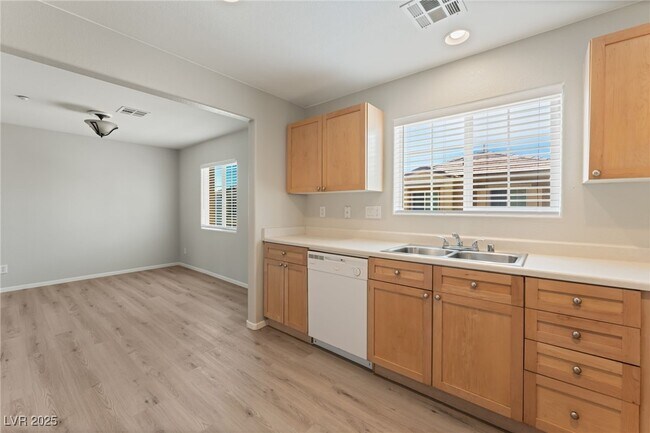 Building Photo - 9164 Enticing Ct