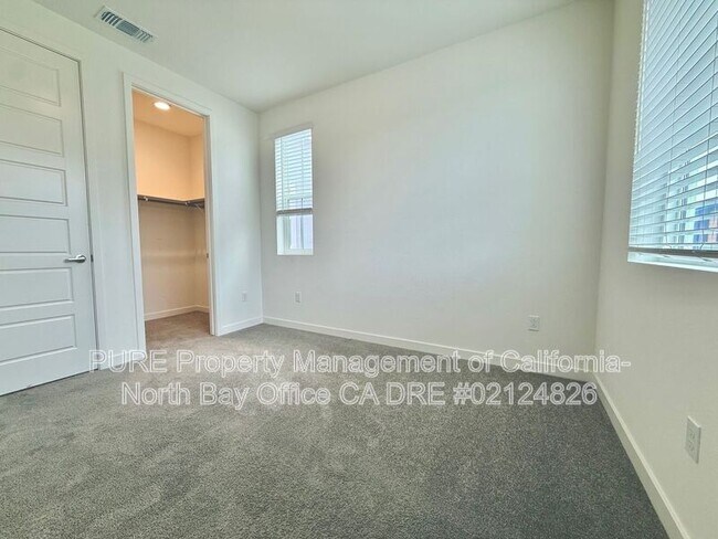 Building Photo - 1823 Pico St