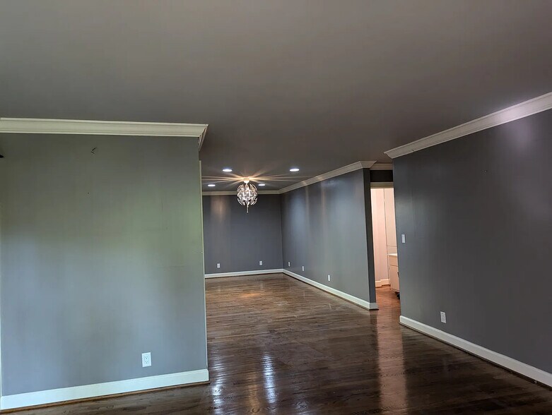 Building Photo - 505 Winding Way