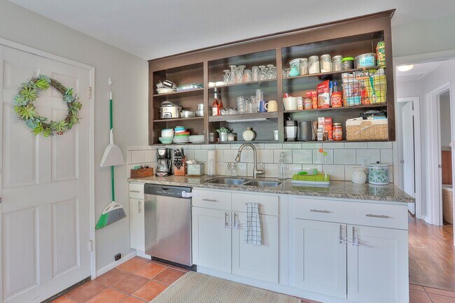 Primary Photo - New Price! Beautiful 3 Bedroom home in des...