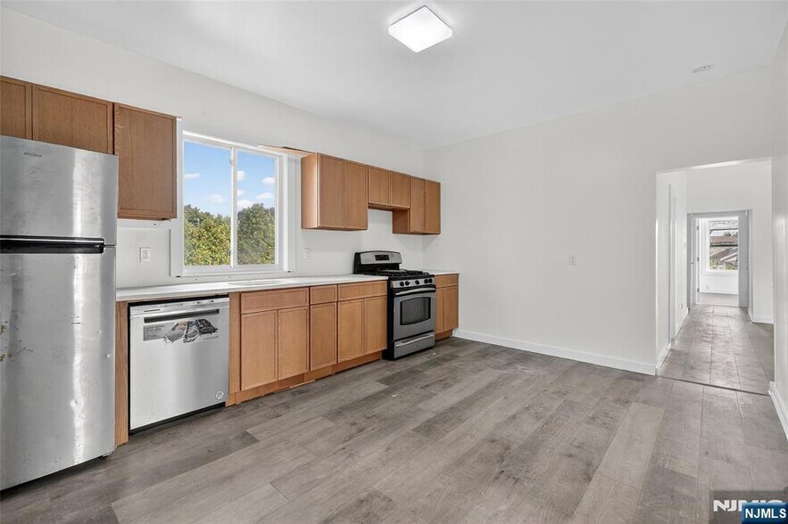 Building Photo - 66 Boulevard