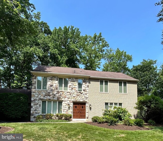Building Photo - 548 Nottingham Dr