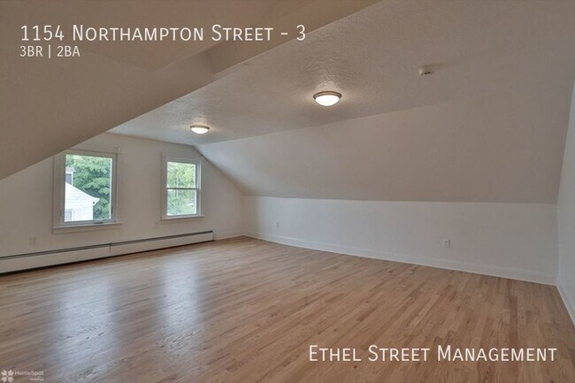 Building Photo - 1154 Northampton St