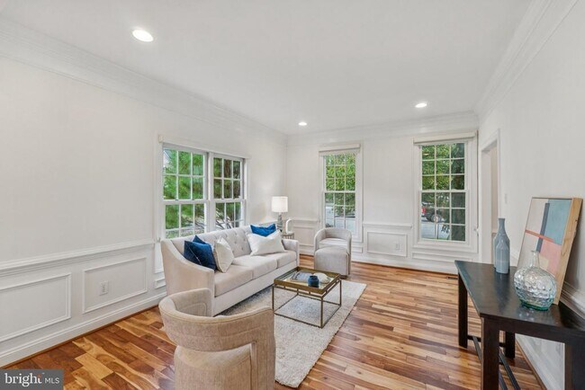 Building Photo - 4 Yellow Plum Ct