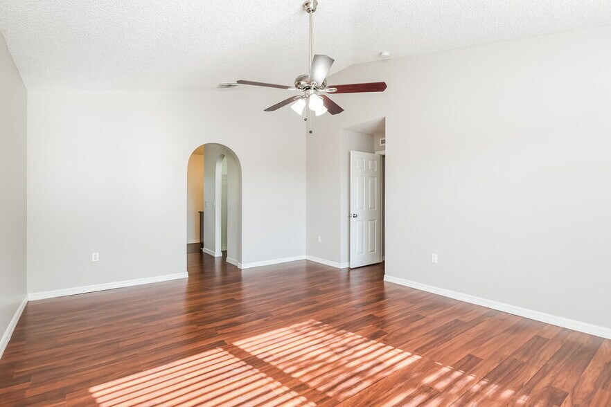 Building Photo - 2924 Elbib Dr