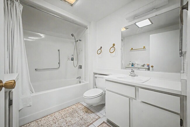 Building Photo - 13222 W Kodiak Dr