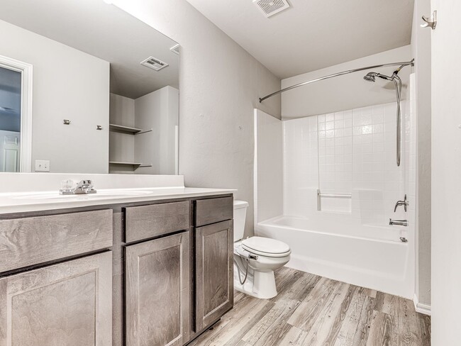 Building Photo - Cute home in Mustang schools + 3 bedrooms + 2 bathrooms