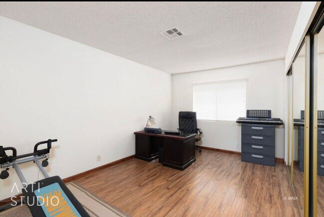 Building Photo - 459 Mesa Blvd