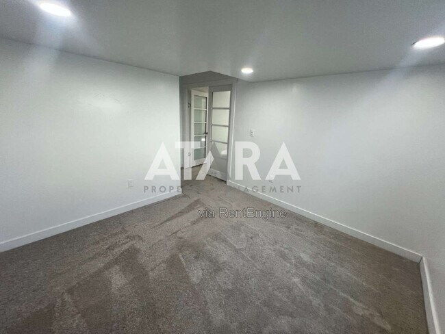 Building Photo - 1754 Oakwood Ln