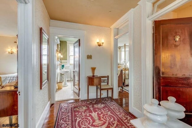 Building Photo - 24 S Vassar Square