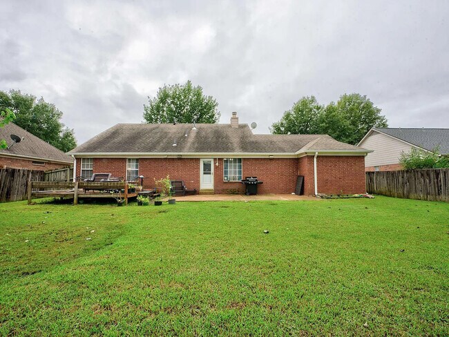 Building Photo - 348 Wolf Run Rd