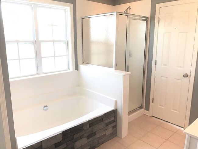 Building Photo - Great Family Home -  Fenced Backyard - Garage!