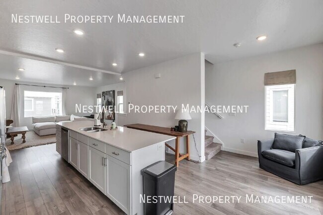 Building Photo - 1123 E Hatch Row