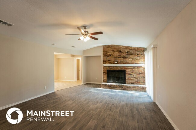 Building Photo - 217 Woodhaven Dr