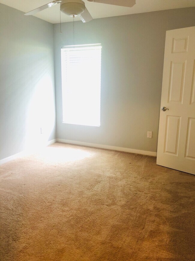 Building Photo - Milano - 3BR/2BA Unfurnished Townhome in N...