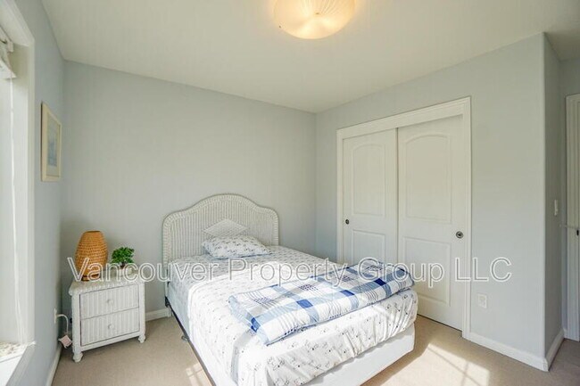 Building Photo - 4404 NE 98th Cir