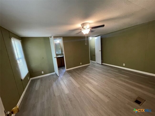 Building Photo - 122 Sonnyland Dr