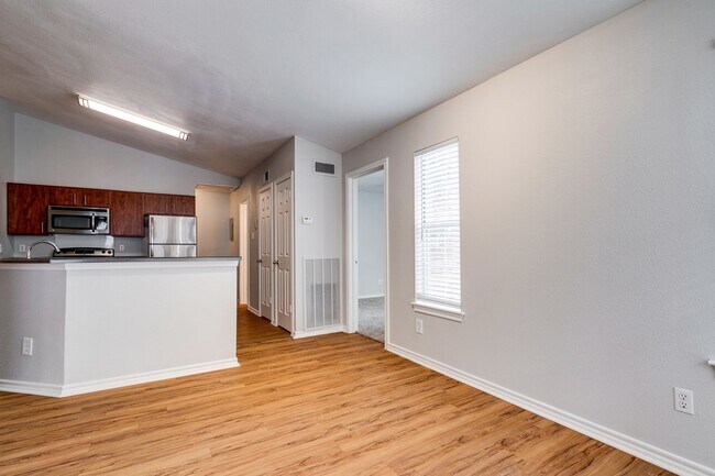 Building Photo - Pointe  360 222 - Go West - 2222 / 360 - Hill Country Paradise - 2bd / 2ba - Garage  - Pool - Nat...