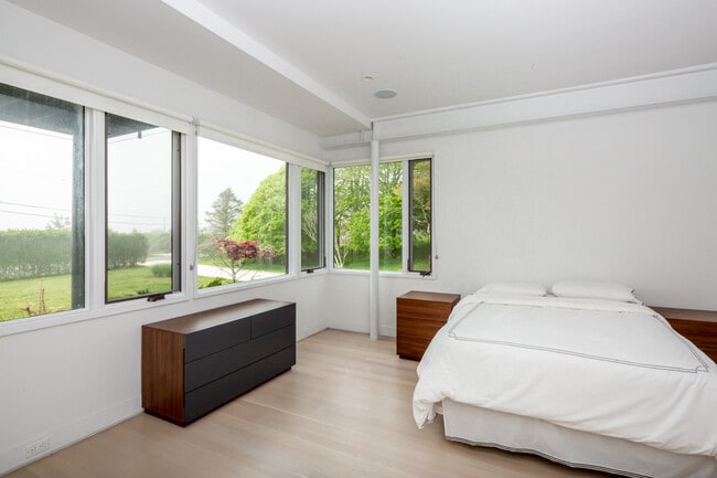 Building Photo - 43 Surfside Ave