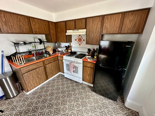 Building Photo - 947 E Gorham St