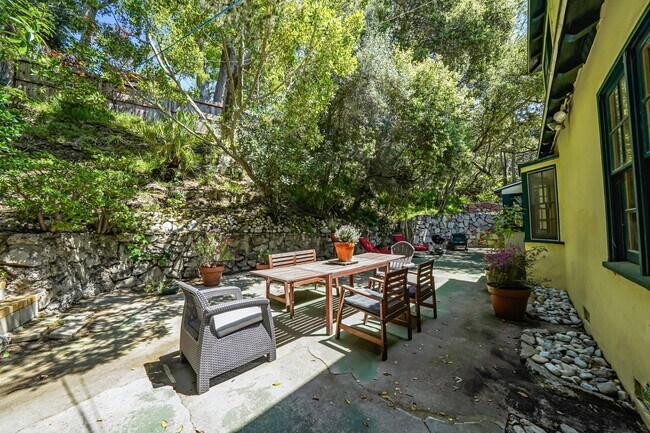 Building Photo - 7503 Willow Glen Rd